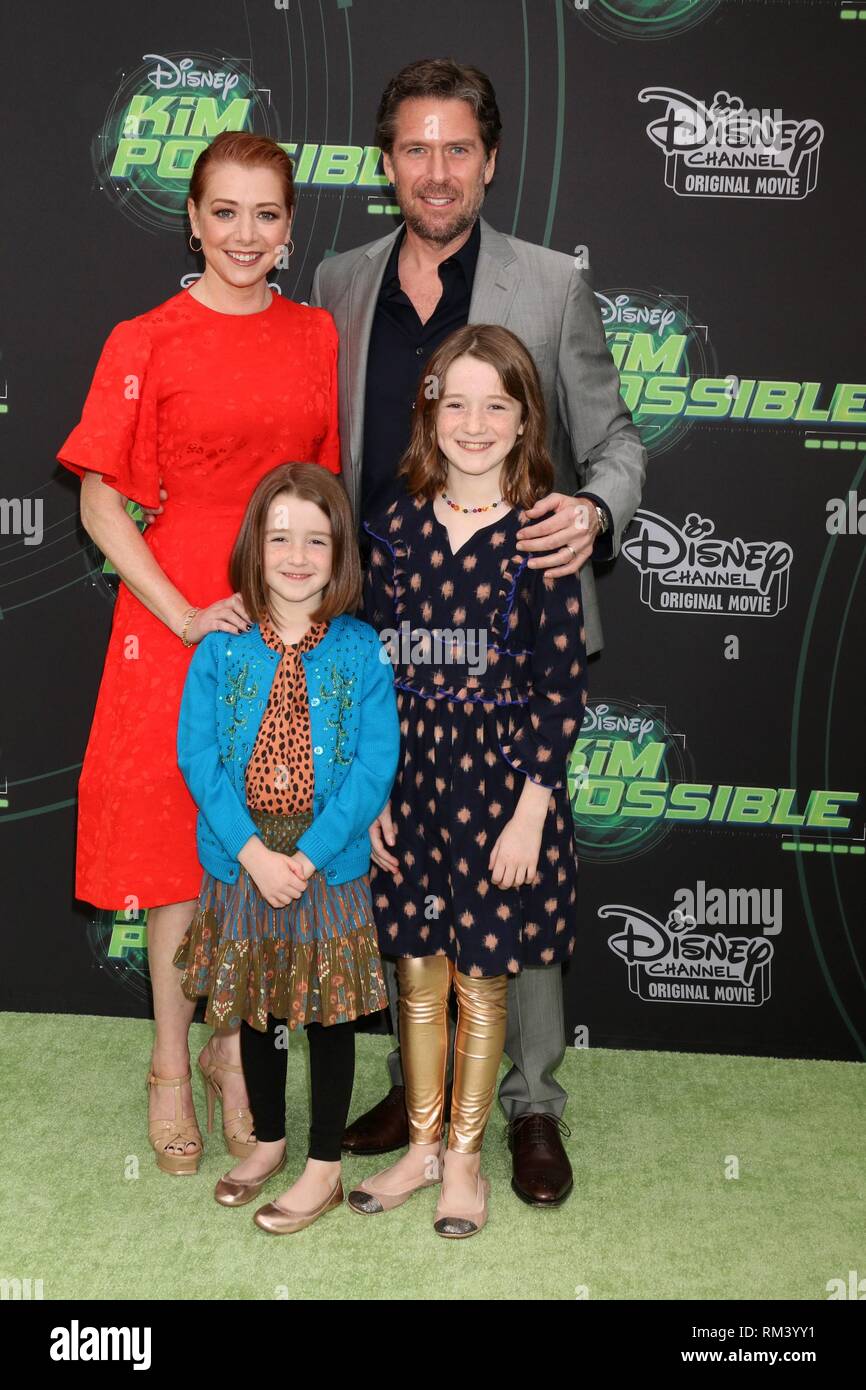 Alyson Hannigan, Keeva Jane Denisof, Satyana Marie Denisof Alexis Denisof in der Ankunftshalle für KIM MÖGLICH, Premiere, Fernsehen, Los Angeles, CA Februar 12, 2019. Foto von: Priscilla Grant/Everett Collection Stockfoto