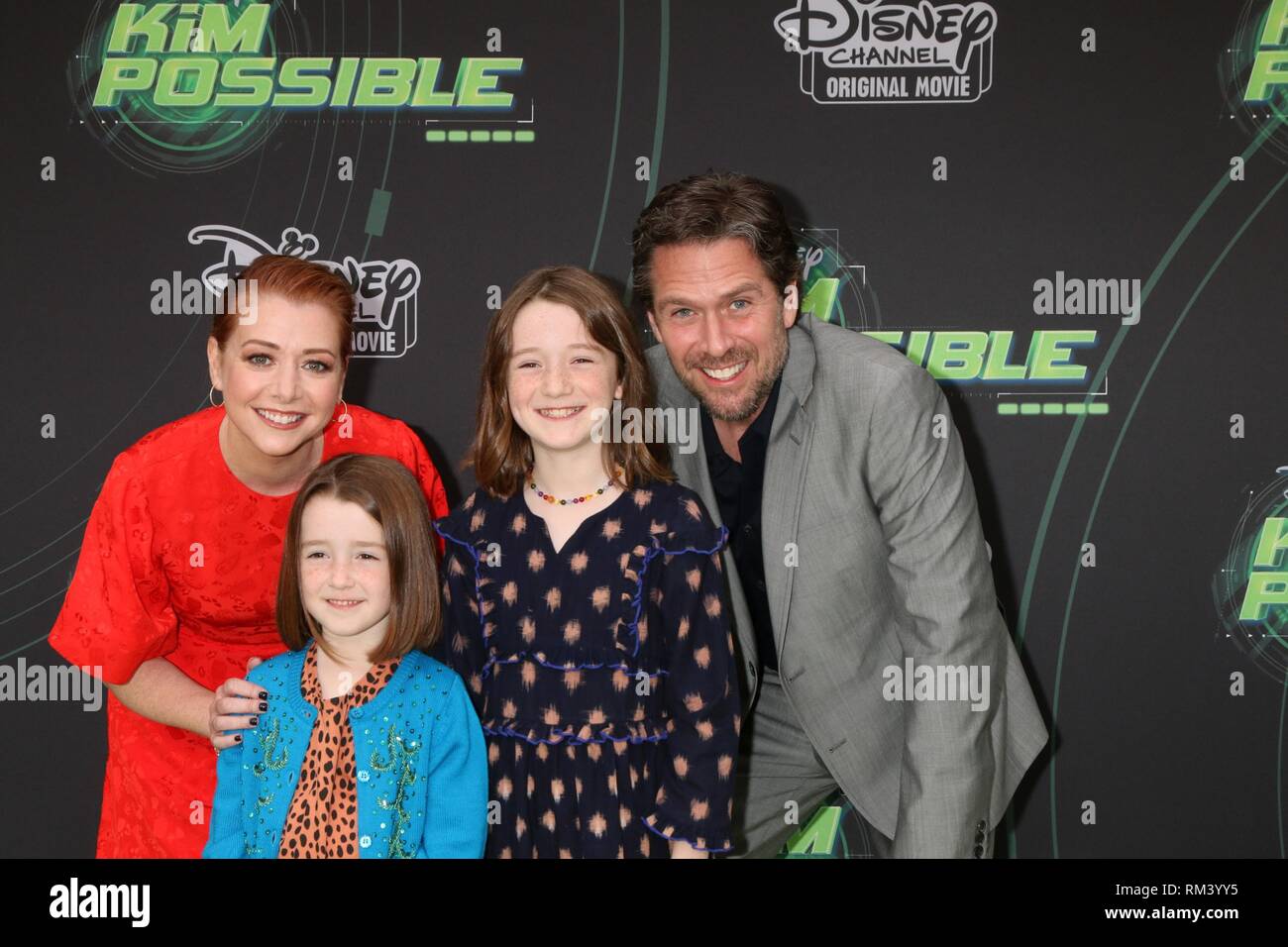 Alyson Hannigan, Keeva Jane Denisof, Satyana Marie Denisof Alexis Denisof in der Ankunftshalle für KIM MÖGLICH, Premiere, Fernsehen, Los Angeles, CA Februar 12, 2019. Foto von: Priscilla Grant/Everett Collection Stockfoto