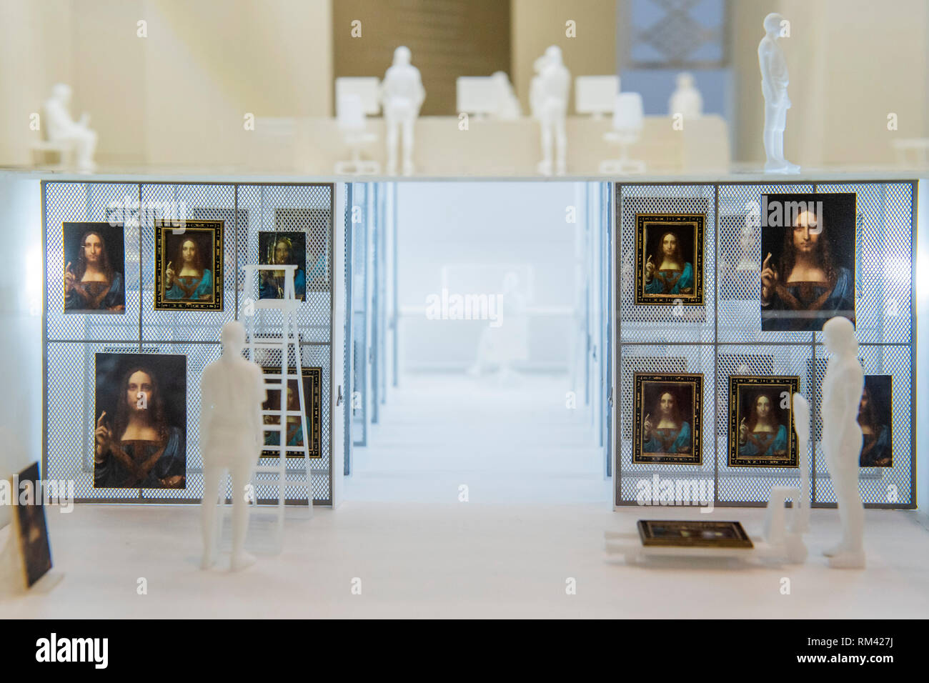 London, Großbritannien. 13 Feb, 2019. David Kohn Architekten und Simon Fujiwara - Die Salvator Mundi Erfahrung auf Leonardo da Vinci's Arbeiten. Ist das Morgen? In der Whitechapel Gallery in London. Eine neue Ausstellung, in der weltweit führende Künstler und Architekten neue Installationen präsentieren. Es ist eine der Folgemaßnahmen zu den kultigen 50er Jahre zeigen, dass dies Morgen ist und läuft vom 14. Februar 2019 - 12. Mai 2019. Credit: Guy Bell/Alamy leben Nachrichten Stockfoto