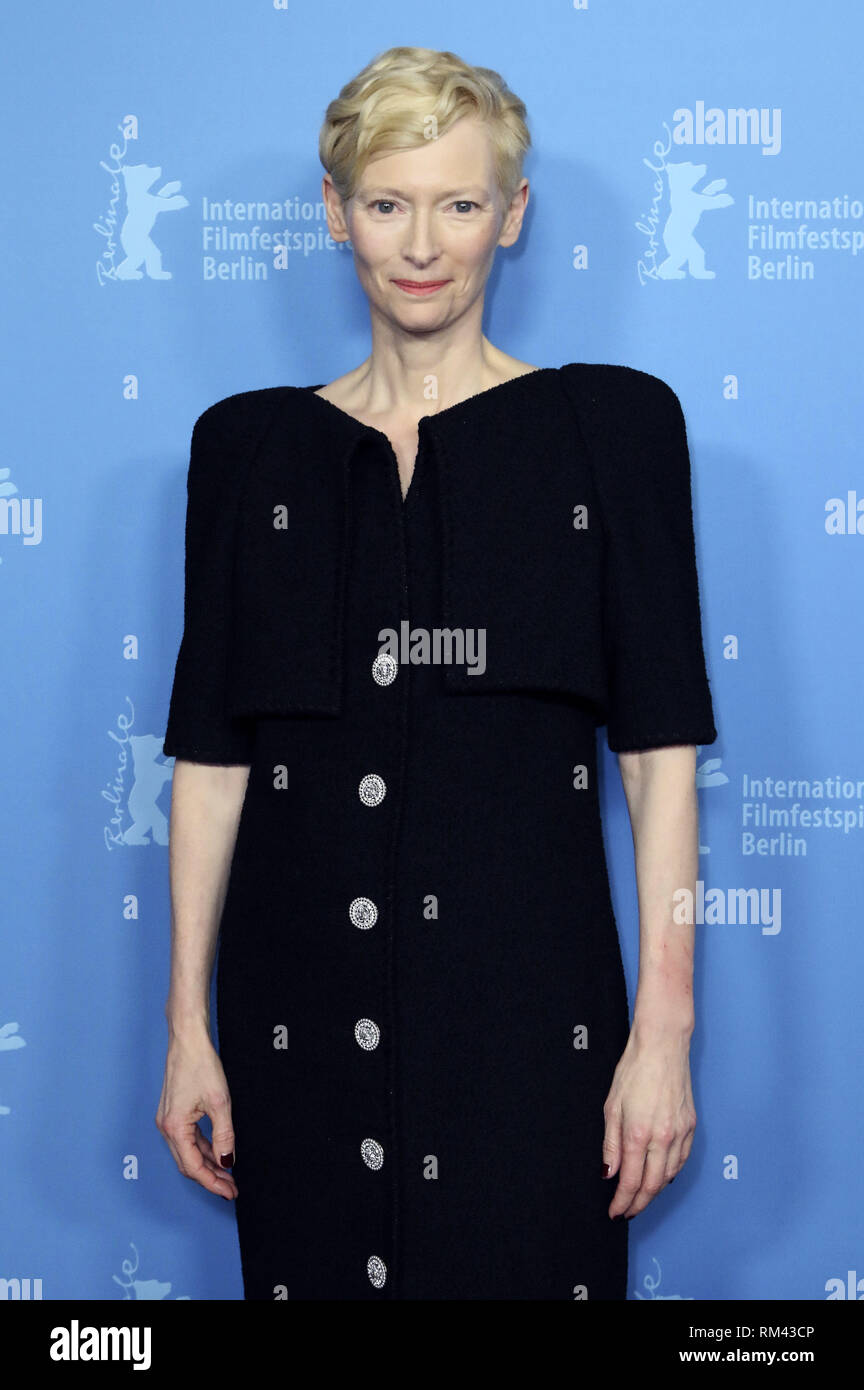 Berlin, Deutschland. 12 Feb, 2019. Tilda Swinton die Teilnahme an der "Souvenir" Premiere auf der 69. Internationalen Filmfestspiele Berlin/Berlinale 2019 im Zoo Palast am Februar 12, 2019 in Berlin, Deutschland. | Verwendung der weltweiten Kredit: dpa/Alamy leben Nachrichten Stockfoto