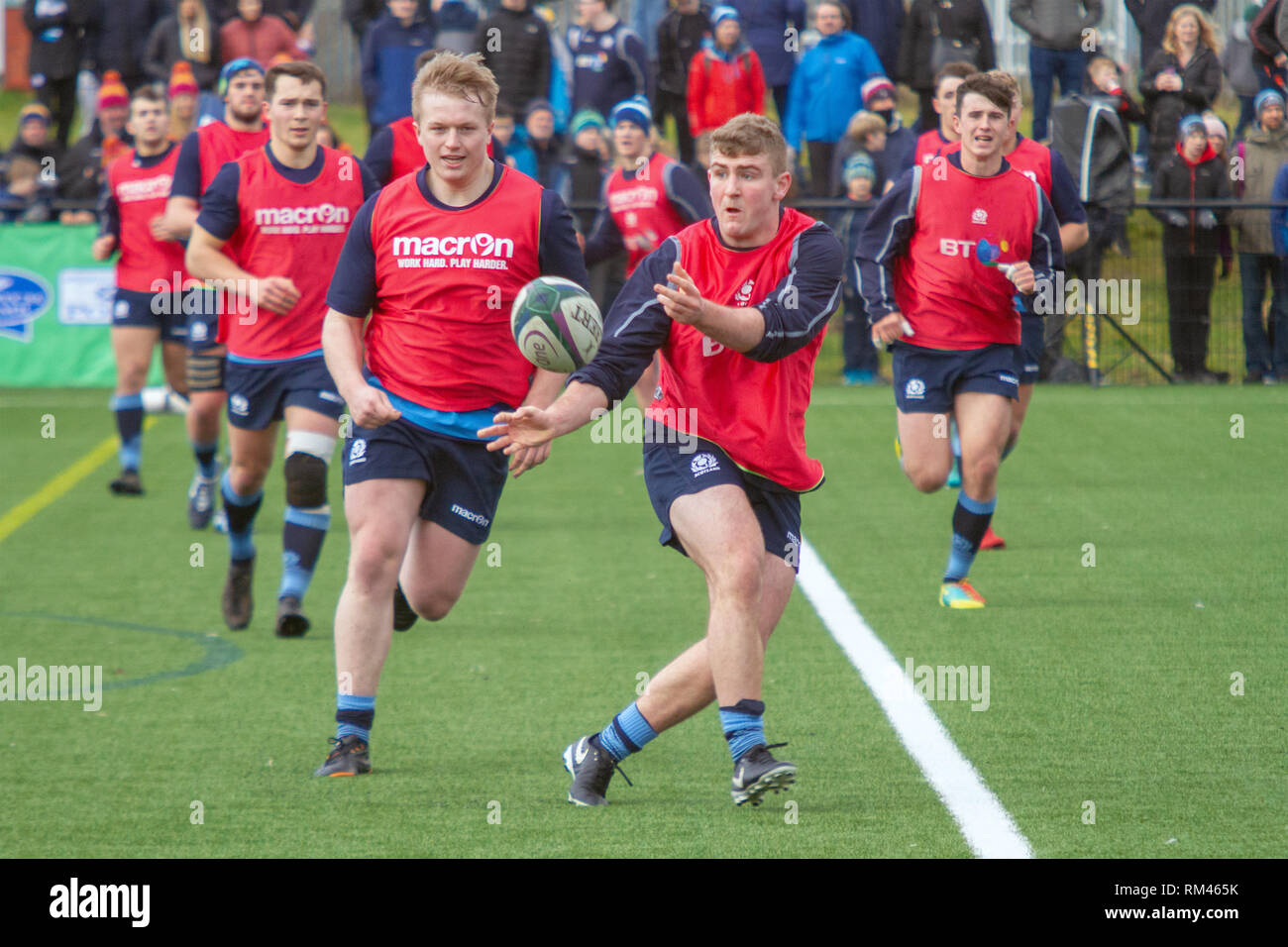 Clydebank, Schottland, Großbritannien. 13. Februar, 2019. Schottland und Schottland U20 während der offenen Training in Clydebank Gemeinschaft Sport Hub, in der Nähe von Glasgow, während das Guinness sechs Nationen brache Woche. Iain McGuinness/Alamy leben Nachrichten Stockfoto