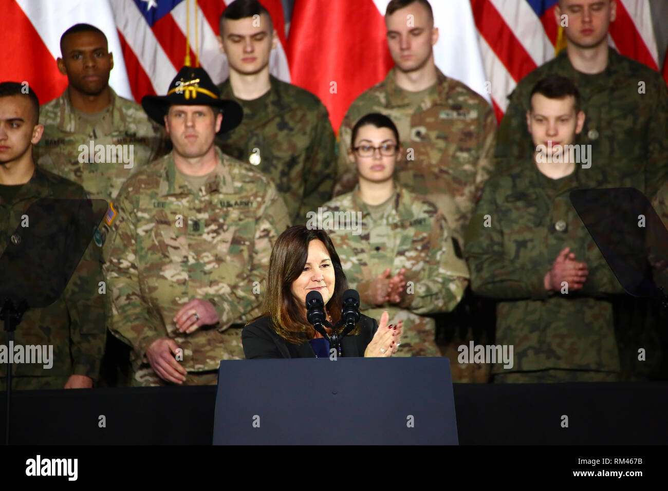 Polen, Warschau, 13. Januar 2019: Präsident Andrzej Duda und First Lady Agata Kornhauser-Duda empfing uns Vizepräsident Michael Pence und zweite Frau Karen Pence am 1 Luftbrücke Base uns und polnische Soldaten in Warschau zu erfüllen. Minister Mariusz Blaszczak, Präsident Duda, Vizepräsident Michael Pence und Karen Pence eine Rede an die Soldaten Publikum liefern. © Jake Ratz/Alamy leben Nachrichten Stockfoto