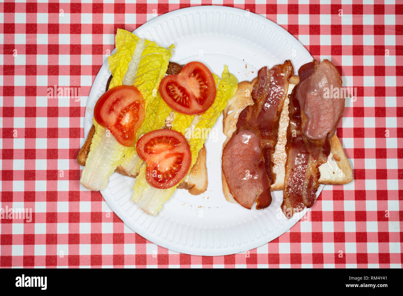 Speck, Salat und Tomate getoastetes Sandwich Stockfoto