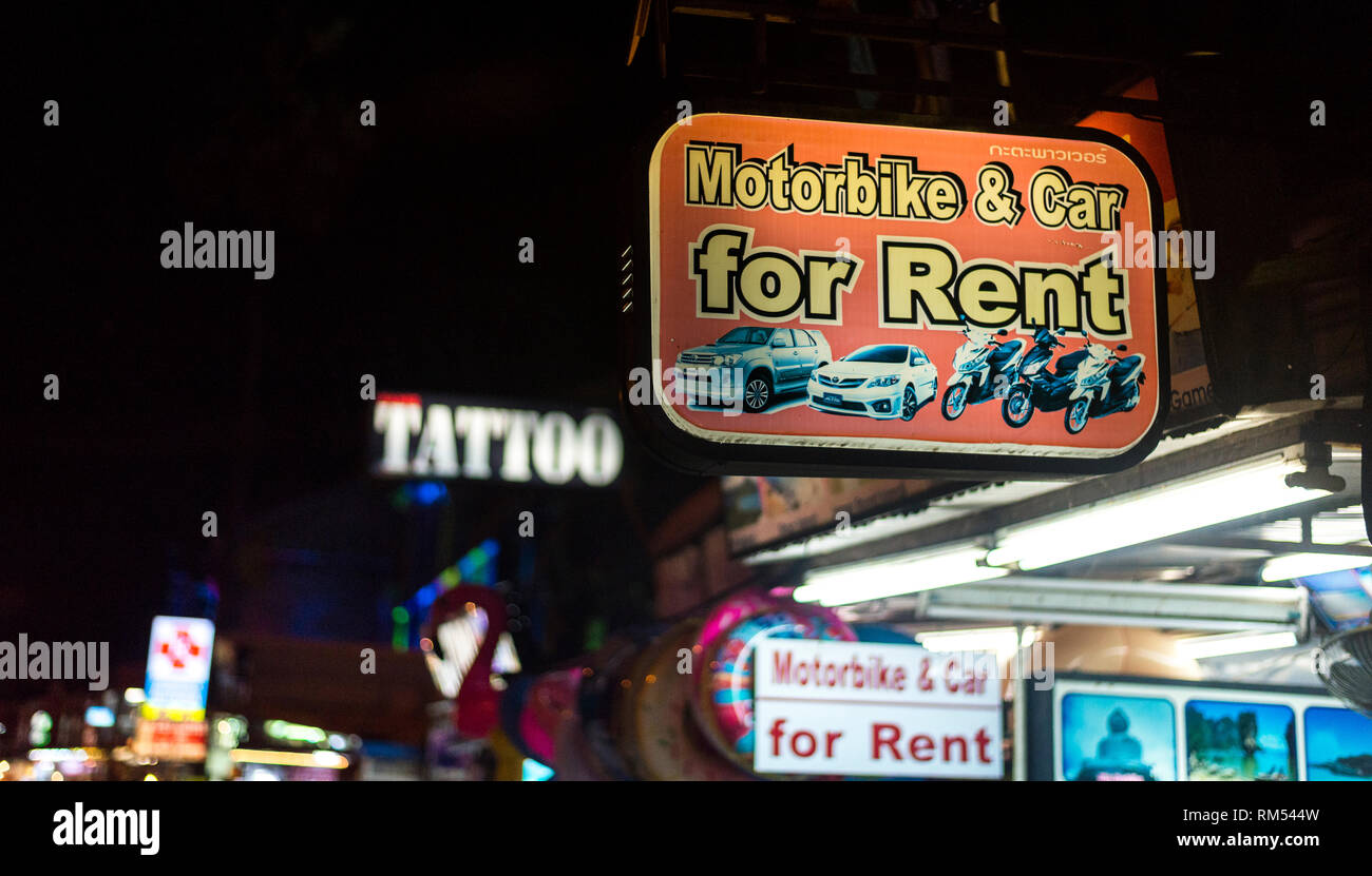 Werbung Sign Motorräder und Autos mieten in Phuket, Thailand. Stockfoto