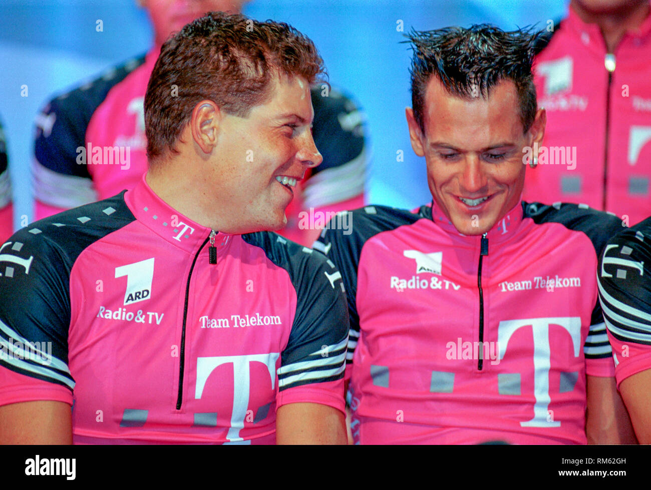 Dortmund Deutschland 29.01.2001, Präsentation von Team Telekom Cycling Team - - - Jan Ullrich (GER), Andreas Kloeden (GER) Stockfoto