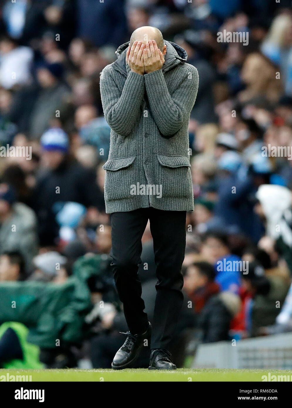 Manchester City-Trainer Pep Guardiola Gesten an der Seitenlinie Stockfoto Manchester City-Trainer Pep Guardiola Gesten an der Seitenlinie Stockfoto