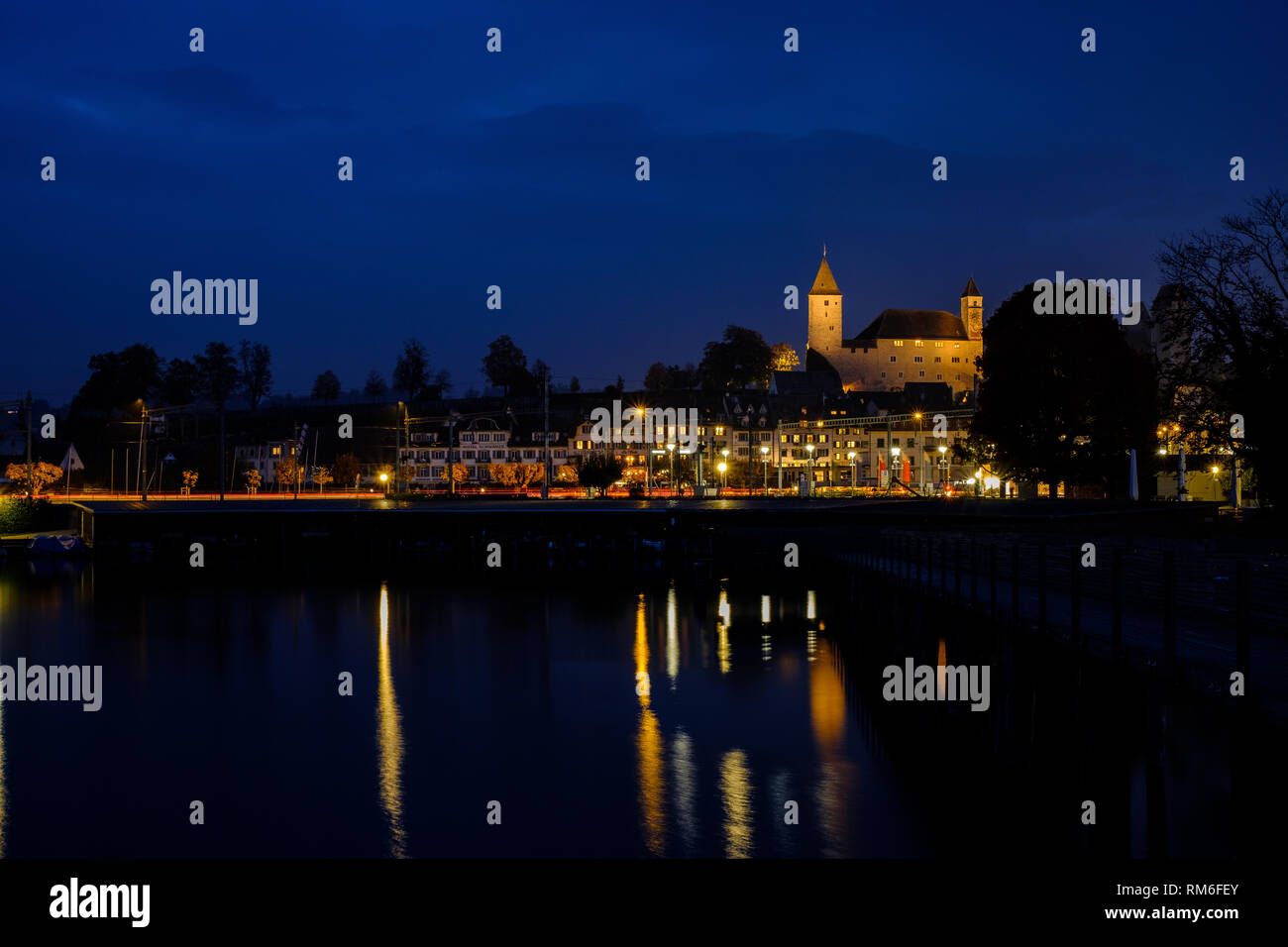 Rapperswil bei Nacht Stockfoto