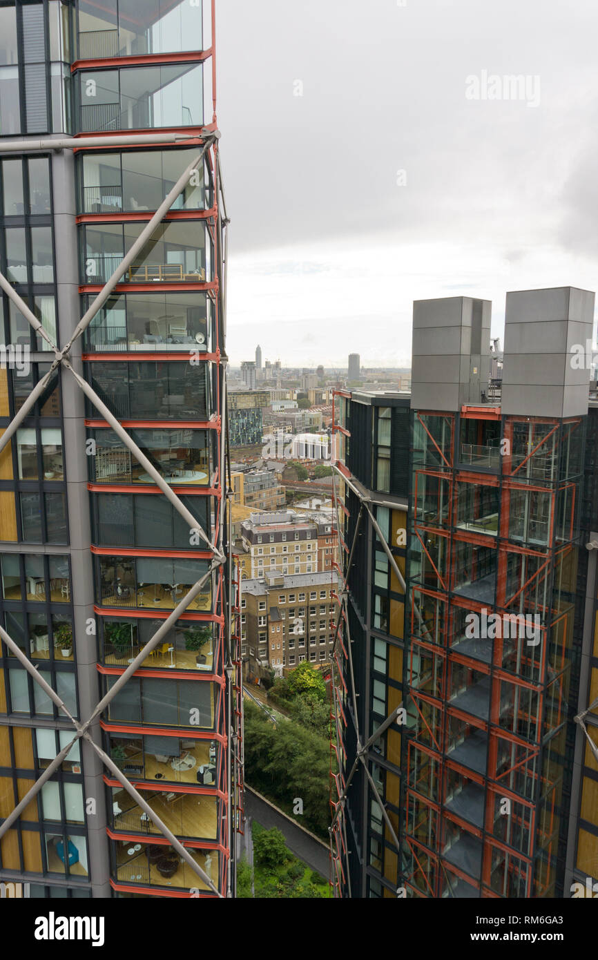 Ansicht der Neo Bankside Entwicklung von der Aussichtsplattform des benachbarten Schalter House Tate Modern, London, UK Stockfoto