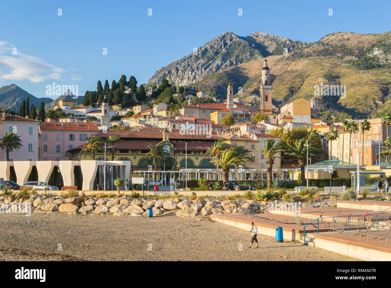 Menton, Frankreich - 17. September 2017: Frühmorgendliches Stadtbild von Menton Stockfoto