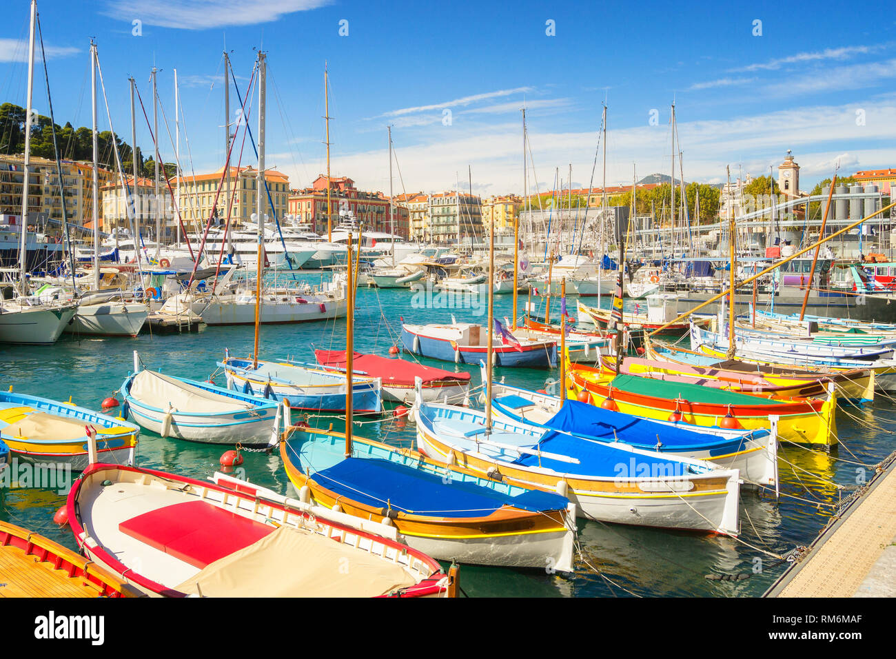 Hafen von Nizza an einem sonnigen Sommertag Stockfoto