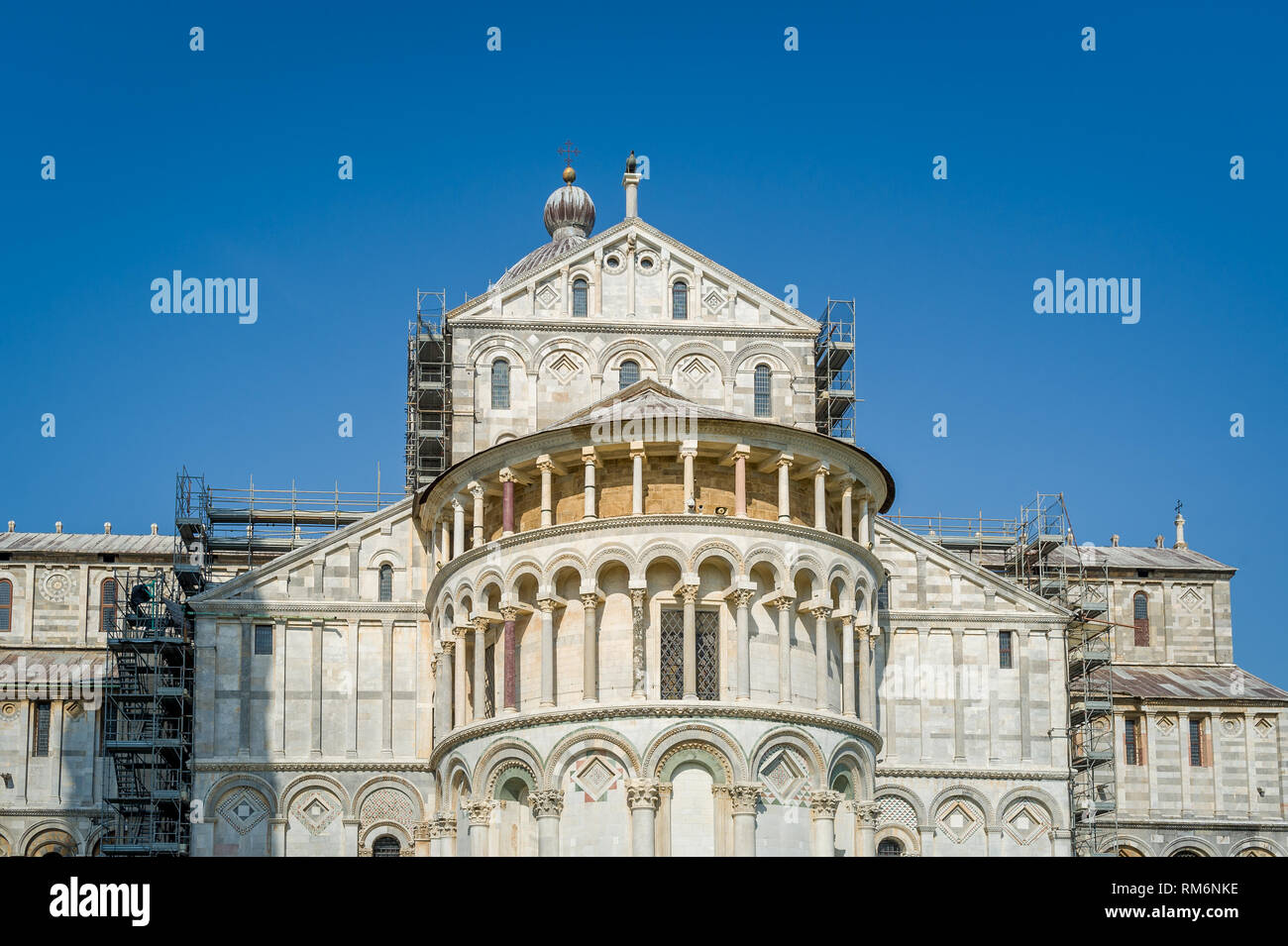 Duomi di Pisa Vorderansicht. Berühmte Toscana Wahrzeichen und zum UNESCO-Weltkulturerbe zählt. Italien. Stockfoto