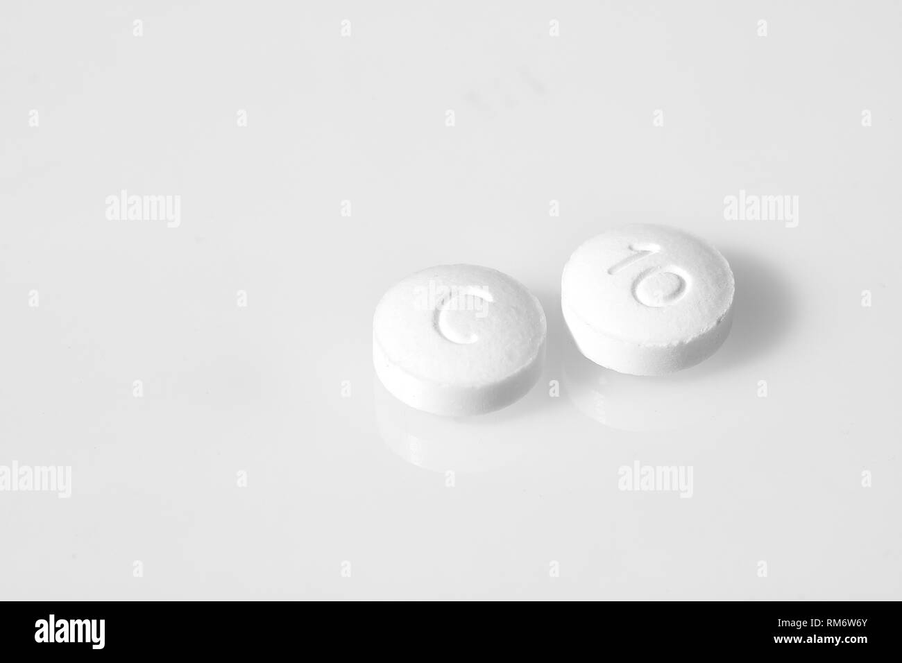 Mavenclad Tabletten isoliert Stockfotografie - Alamy