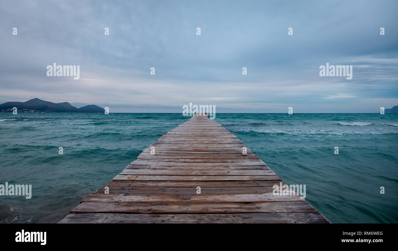 Lange Pier auf Mallorca Stockfoto