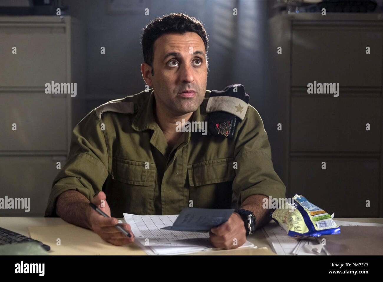 Tel Aviv in Feuer ist ein 2018 Film unter der Regie von Sameh Zoabi. Dieses Foto ist nur für den redaktionellen Gebrauch bestimmt und unterliegen dem Copyright der Film Company und/oder der bezeichneten Fotograf durch den Film oder die Produktion Firma zugewiesen. Stockfoto