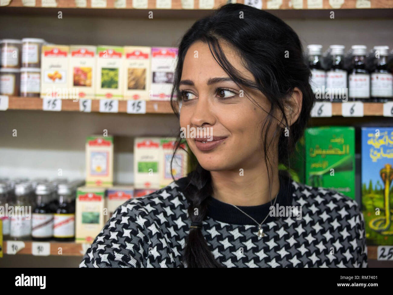 Tel Aviv in Feuer ist ein 2018 Film unter der Regie von Sameh Zoabi. Dieses Foto ist nur für den redaktionellen Gebrauch bestimmt und unterliegen dem Copyright der Film Company und/oder der bezeichneten Fotograf durch den Film oder die Produktion Firma zugewiesen. Stockfoto