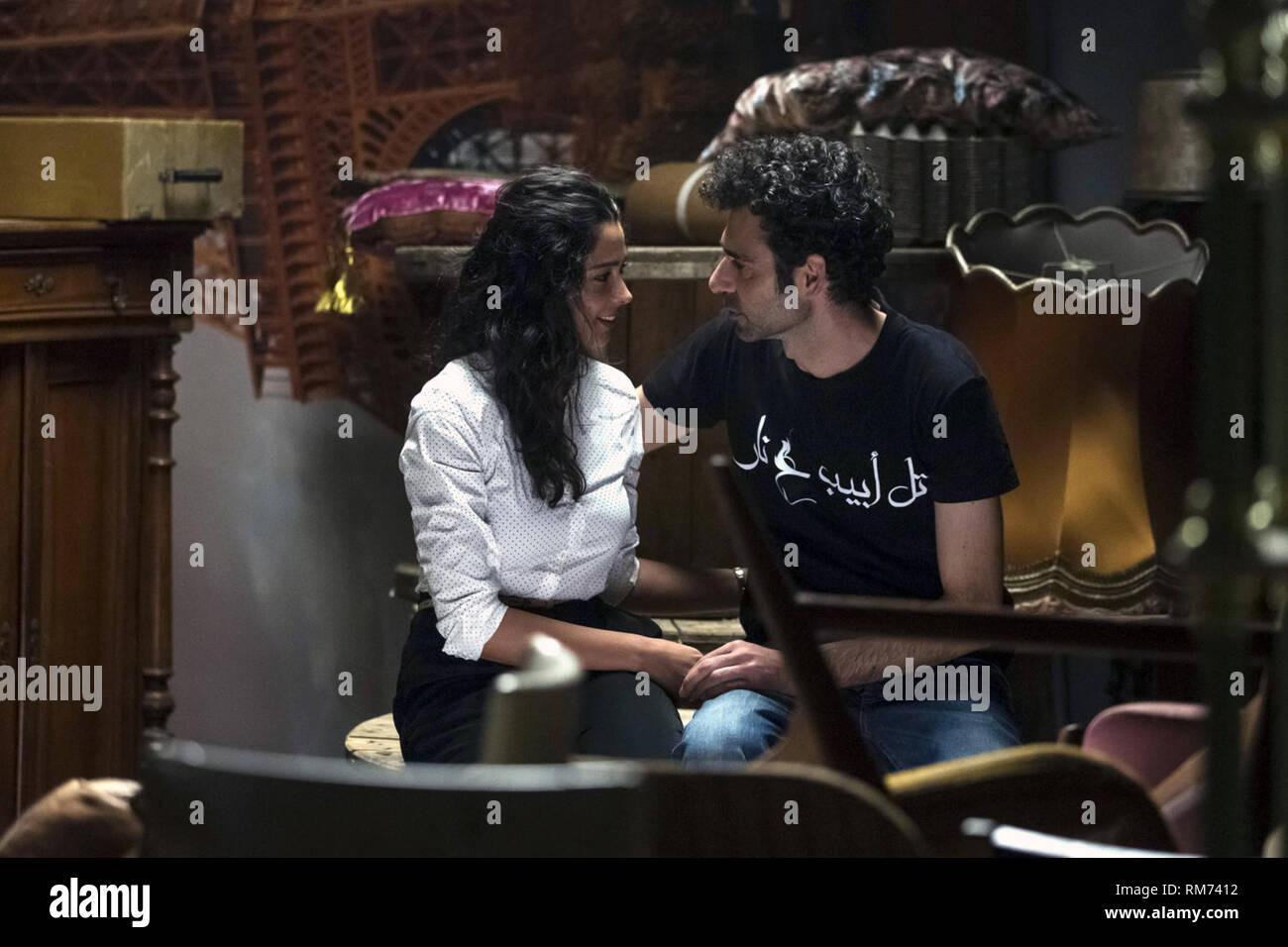 Tel Aviv in Feuer ist ein 2018 Film unter der Regie von Sameh Zoabi. Dieses Foto ist nur für den redaktionellen Gebrauch bestimmt und unterliegen dem Copyright der Film Company und/oder der bezeichneten Fotograf durch den Film oder die Produktion Firma zugewiesen. Stockfoto