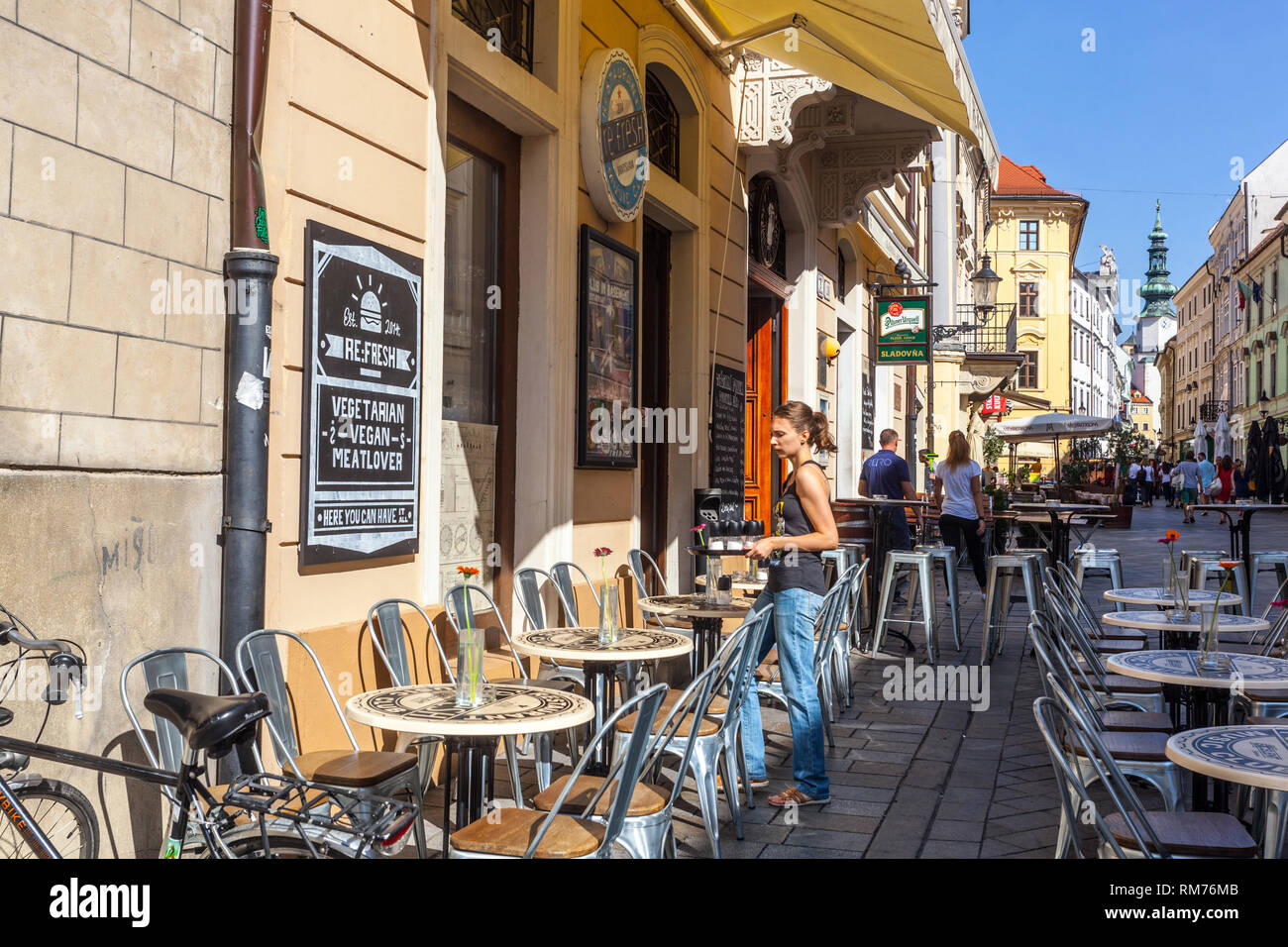 Altstadt von Bratislava, Bars und Cafes auf Michalska Straße, Slowakei
