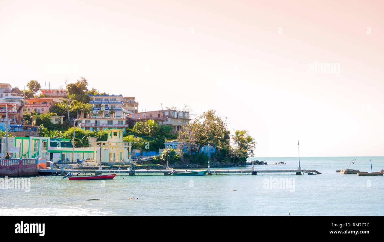 Kleine Stadt namens Playa Hucares in Naguabo, Puerto Rico, USA. Stockfoto