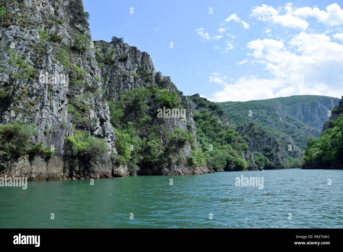 Matka See in Matka Canyon. Touristische Attraktion in der Nähe von Skopje, Mazedonien. Stockfoto