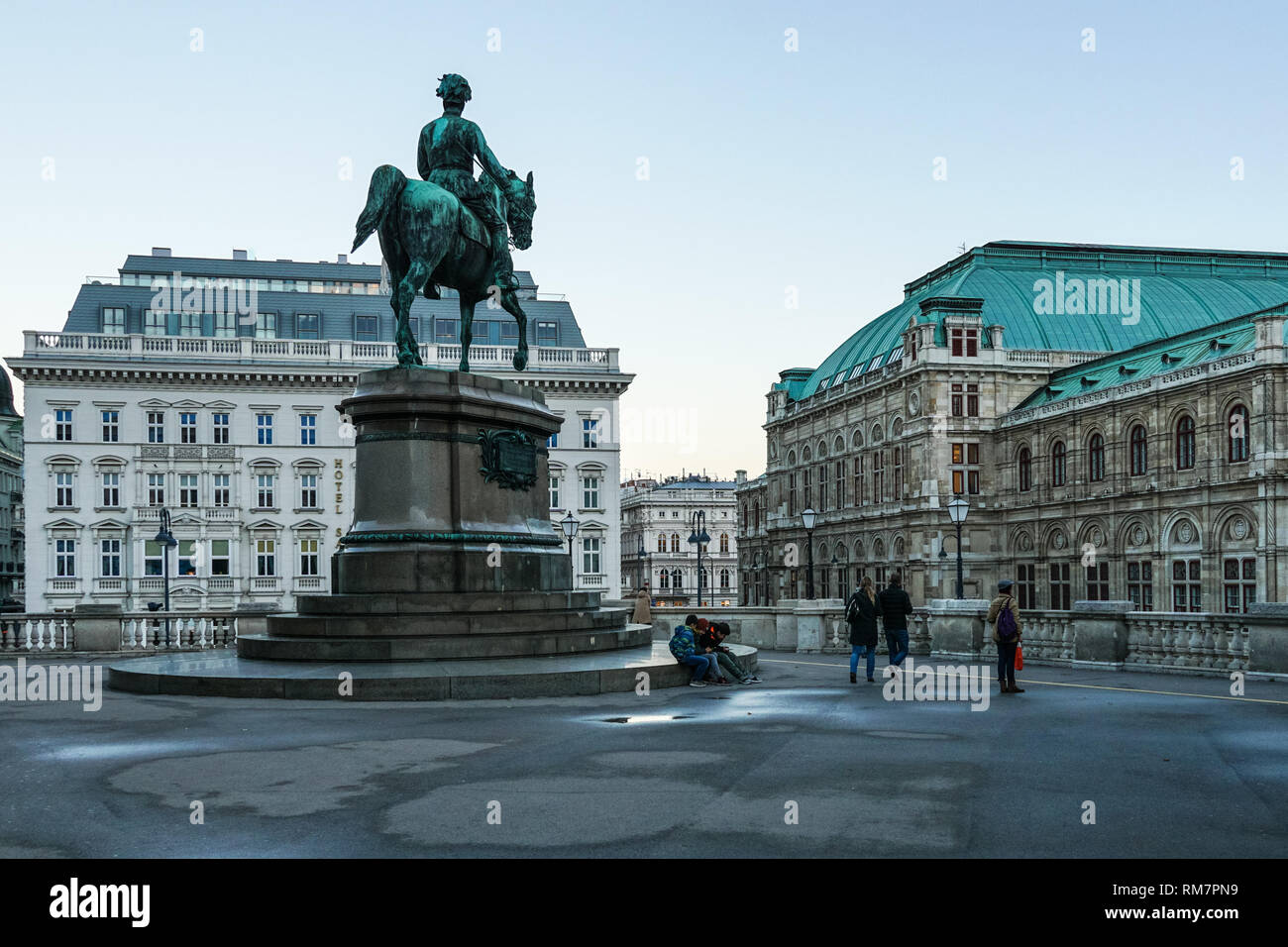 Reiterstandbild von Erzherzog Albrecht neben der Albertina in Wien, Österreich Stockfoto