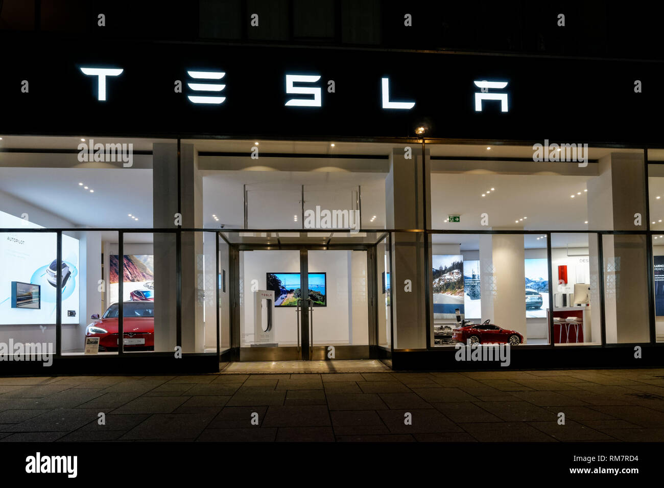 Tesla store in Wien, Österreich Stockfoto