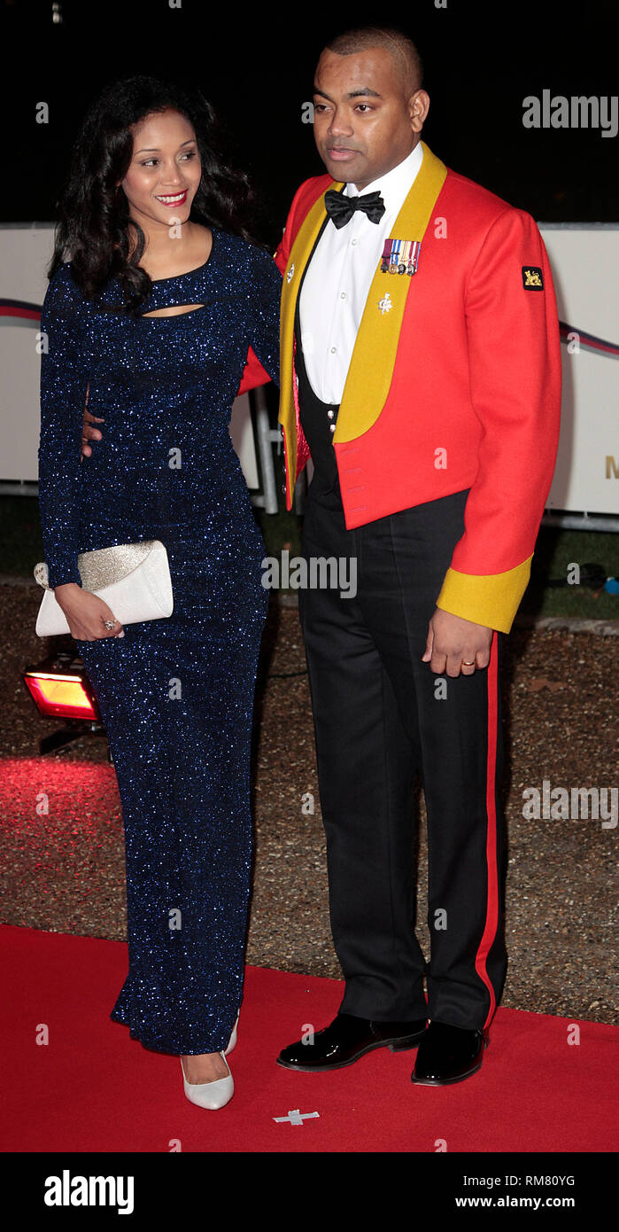 Dec 10, 2014 - eine Nacht der Helden: Die Sonne, die militärischen Auszeichnungen - Roter Teppich Ankünfte am National Maritime Museum, London Bild: Johnson Beharry Stockfoto