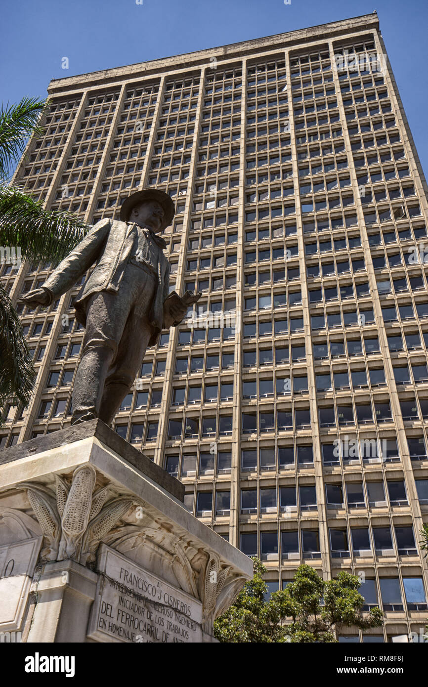 Medellin, Kolumbien - 25. Juli 2018: Die Statue von Francisco Cisneros in der Plaza nach ihm benannt Stockfoto