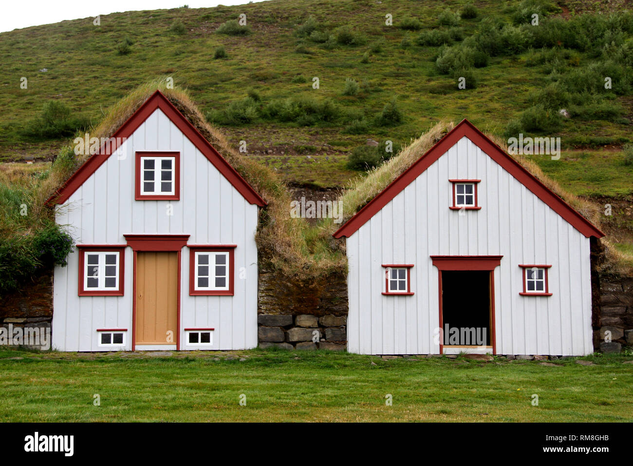Die alte Turfhouse Laufás in Island, in der Nähe von Akureyri. Laufás wurde in einem ehrgeizigen Stil in 1853-1882 wieder aufgebaut und ist ein Beispiel für die giebelhäuser Bauernhaus. Stockfoto