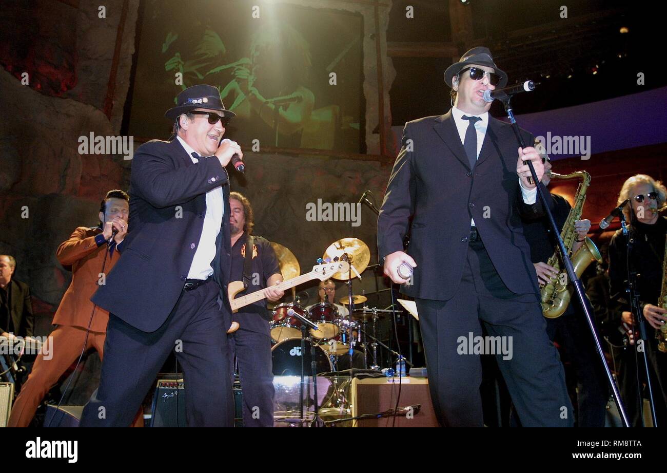 Die Blues Brothers sind während ihres Auftritts auf der Mohegan Sun Casino in Uncasville, Connecticut gezeigt. Stockfoto