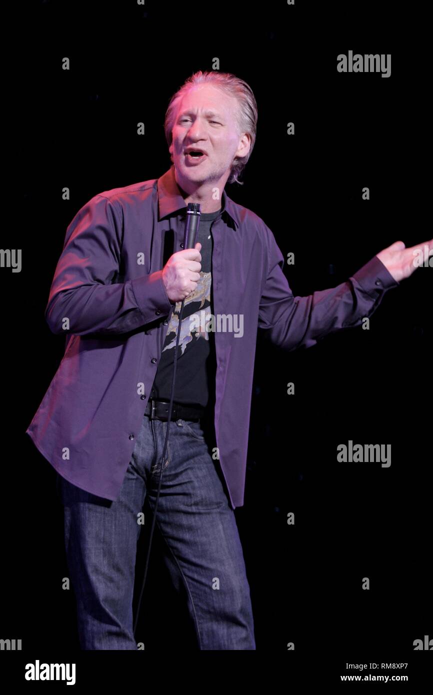 Stand up Comedian, Fernsehen, soziale und politische Kommentator und Autor Bill Maher ist dargestellt auf der Bühne während einer "live"-Konzert aussehen. Stockfoto