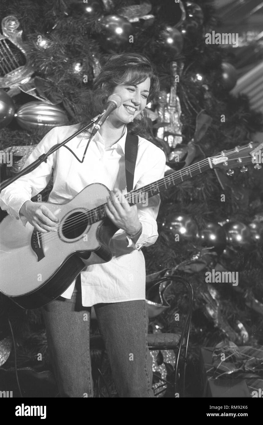 Sänger, Songwriter, Autor, TV-Persönlichkeit und gelegentliche Schauspielerin, Amy Grant ist ein akustisches Set während Urlaub Konzert aussehen. Stockfoto