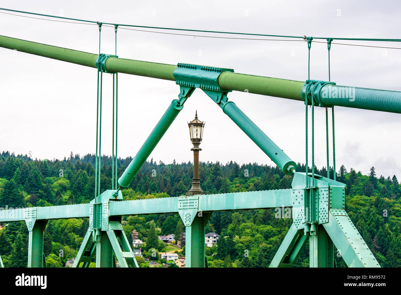 Berühmte gotische gewölbten Seil Unterstützung eines langen truss Transport St Johns Brücke mit Windows an der Oberseite und Schwangerschaftsstreifen, die die Brücke ACR-Unterstützung Stockfoto