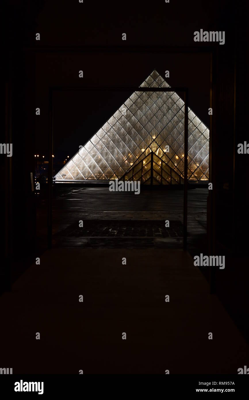 Paris Frankreich 02 Oktober Hintergrund Start Und Landebahn Wahrend Des Louis Vuitton Zeigen Im Rahmen Der Paris Fashion Week Womenswear Fruhjahr Sommer 19 Stockfotografie Alamy
