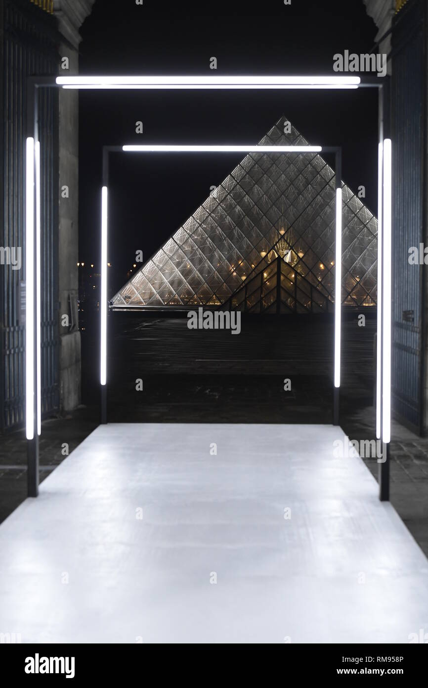 Paris Frankreich 02 Oktober Hintergrund Start Und Landebahn Wahrend Des Louis Vuitton Zeigen Im Rahmen Der Paris Fashion Week Womenswear Fruhjahr Sommer 19 Stockfotografie Alamy
