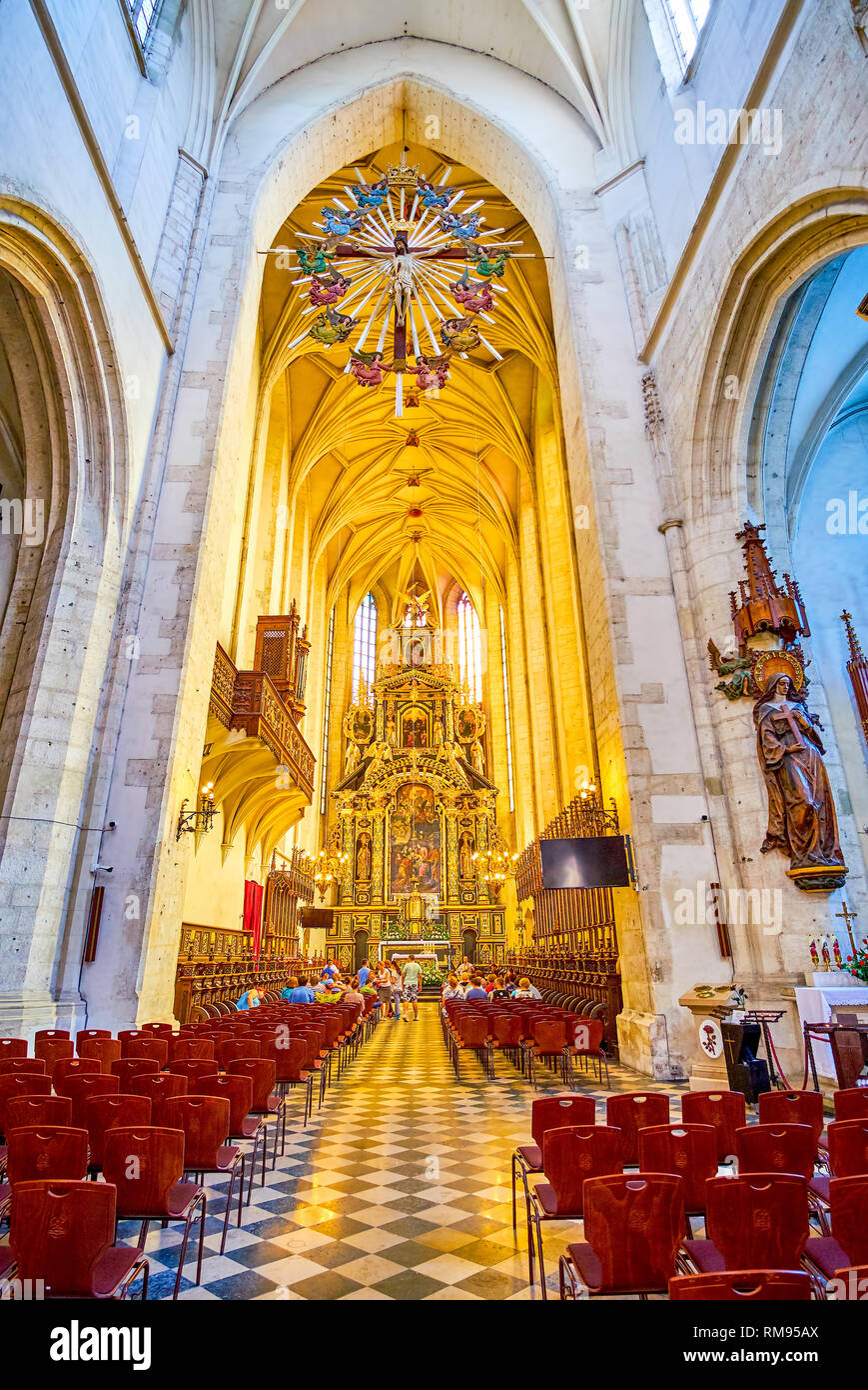 Krakau, Polen - 21. Juni 2018: Die große preyer Halle der Hl. Katharina von Alexandria Kirche mit Altar und Chor, am 21. Juni in Krakau Stockfoto