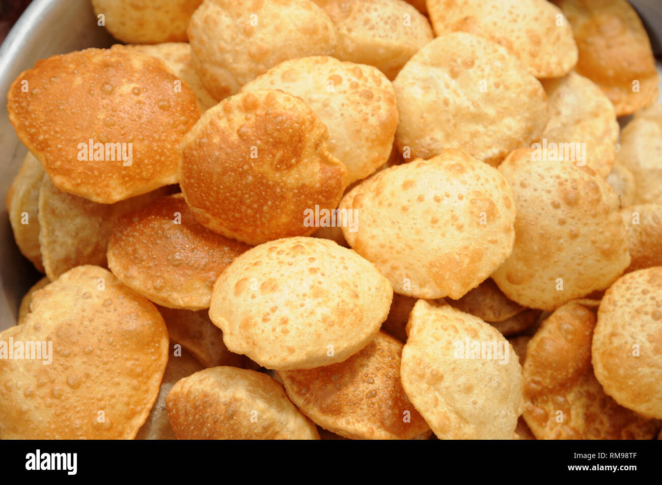 Indisches essen Snack Puri gebraten, Indien, Asien Stockfoto