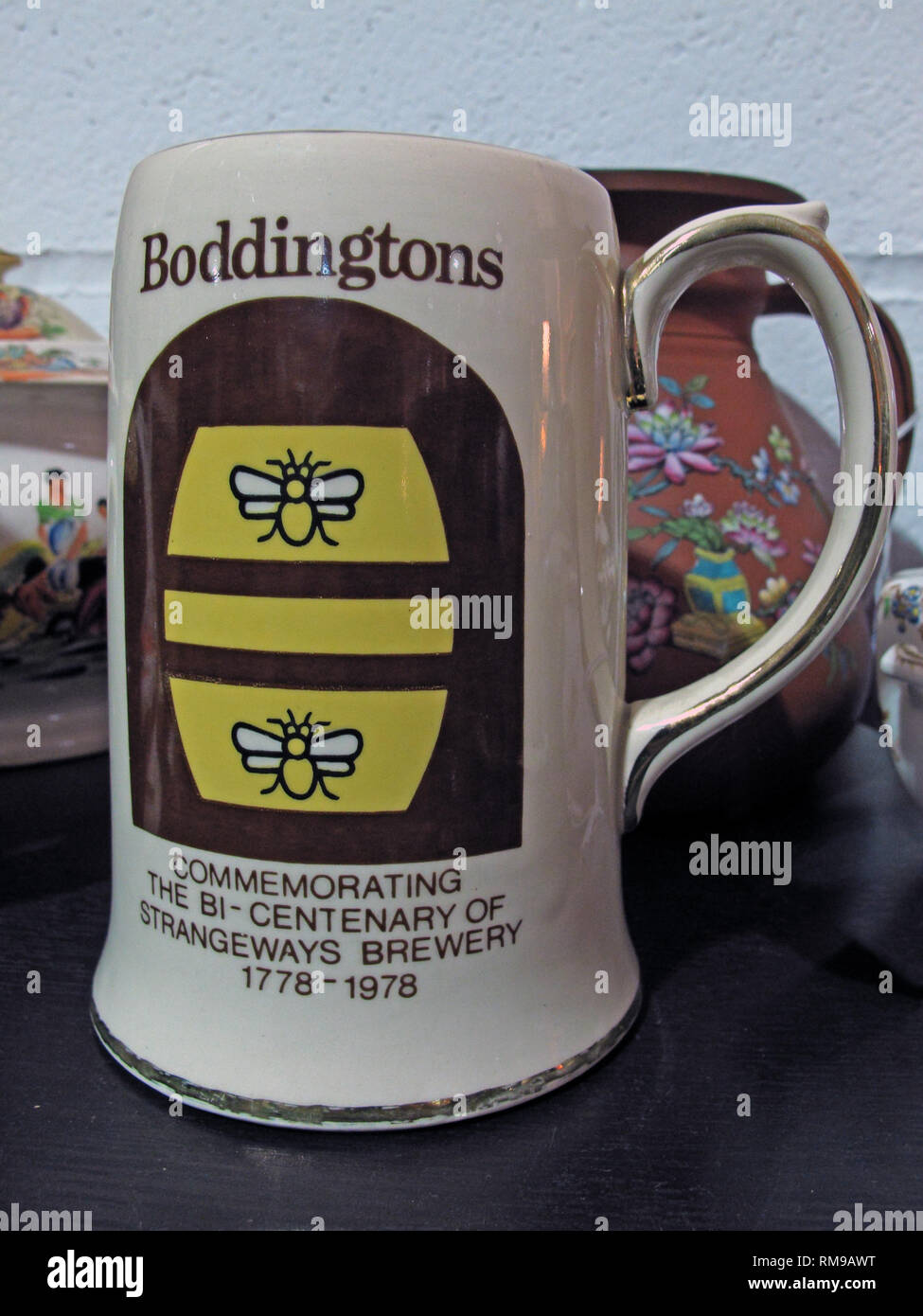 Topf Tankard, zum Gedenken an den 100. Jahrestag der Bi - strangeways Brauerei 1778-1978 Stockfoto