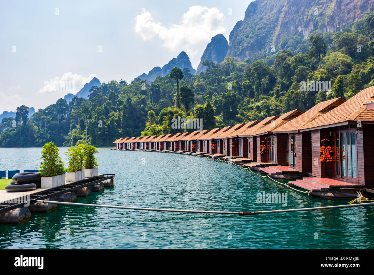 Schwimmende Bungalows im Khao Sok National Park, Cheow Lan Lake, Surat Thani, Thailand