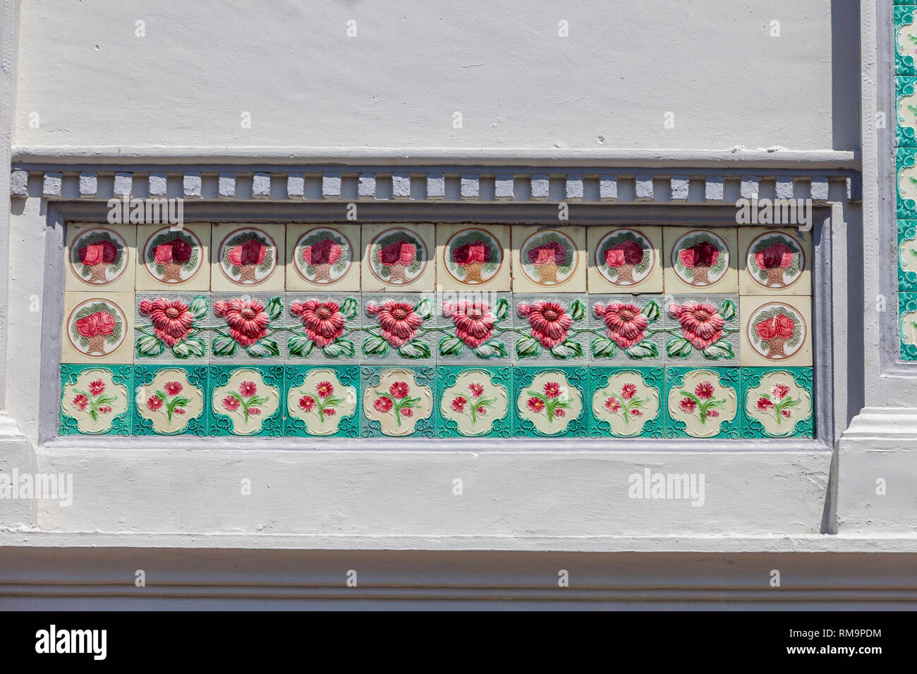 Singapur Koon Seng Road, Joo Chiat Bezirk Shop Haus, geblümten Wand Dekoration. Stockfoto