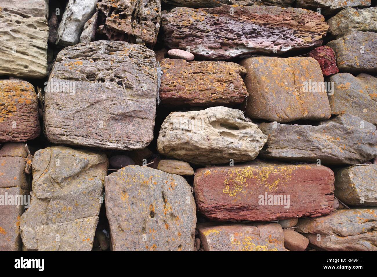 Nahaufnahme eines alten Stein Hafen Mauer bei Crail. Fife, Schottland, Großbritannien. Stockfoto