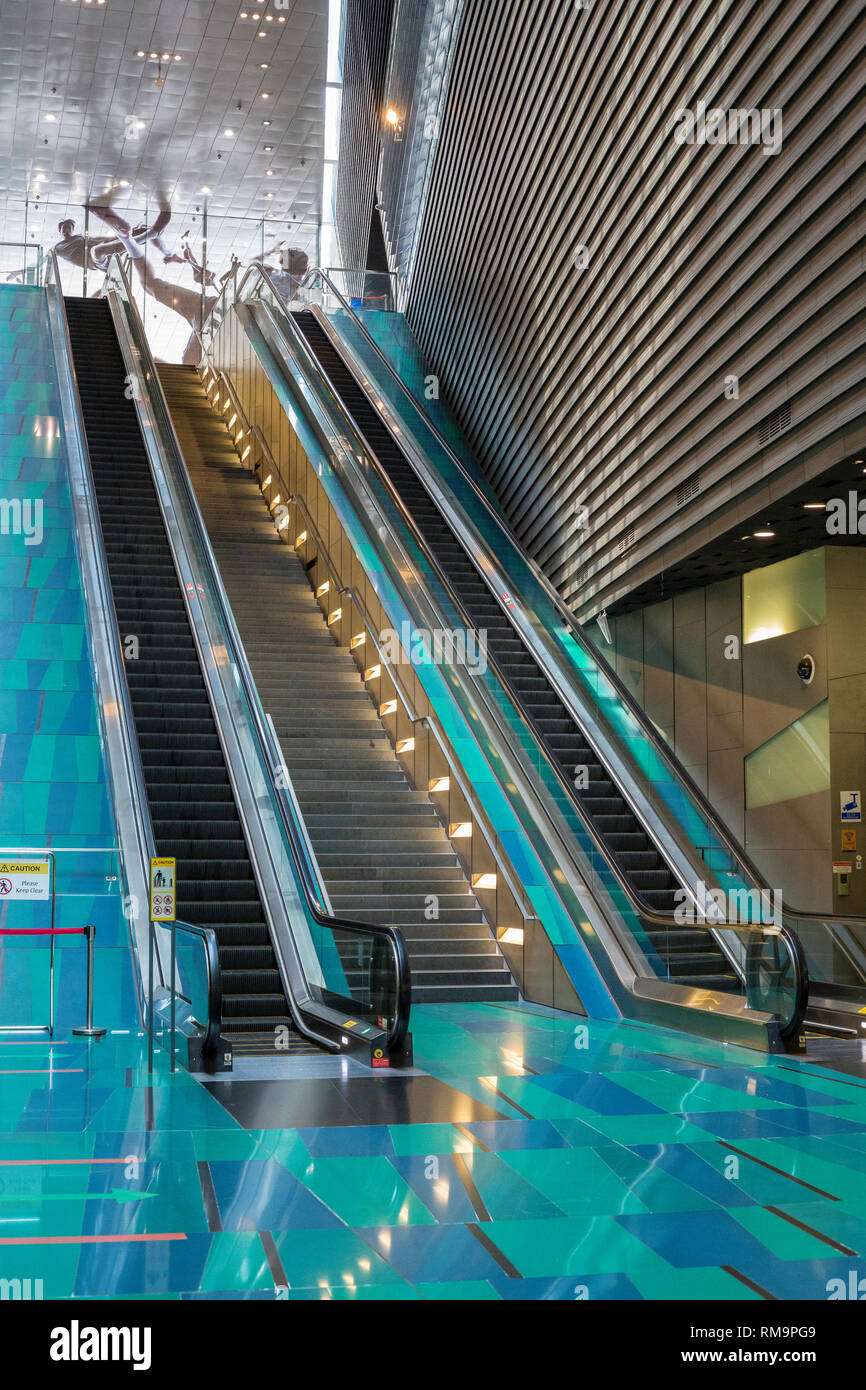 Singapur MRT Mass Rapid Transit Rolltreppe bei Stadion entfernt. Stockfoto