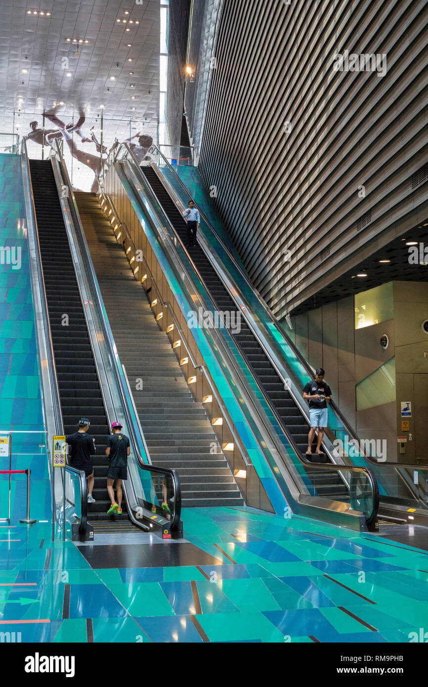 Singapur MRT Mass Rapid Transit Rolltreppe bei Stadion entfernt. Stockfoto