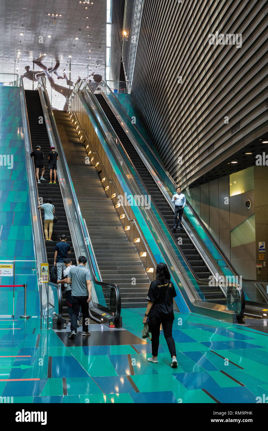 Singapur MRT Mass Rapid Transit Rolltreppe bei Stadion entfernt. Stockfoto