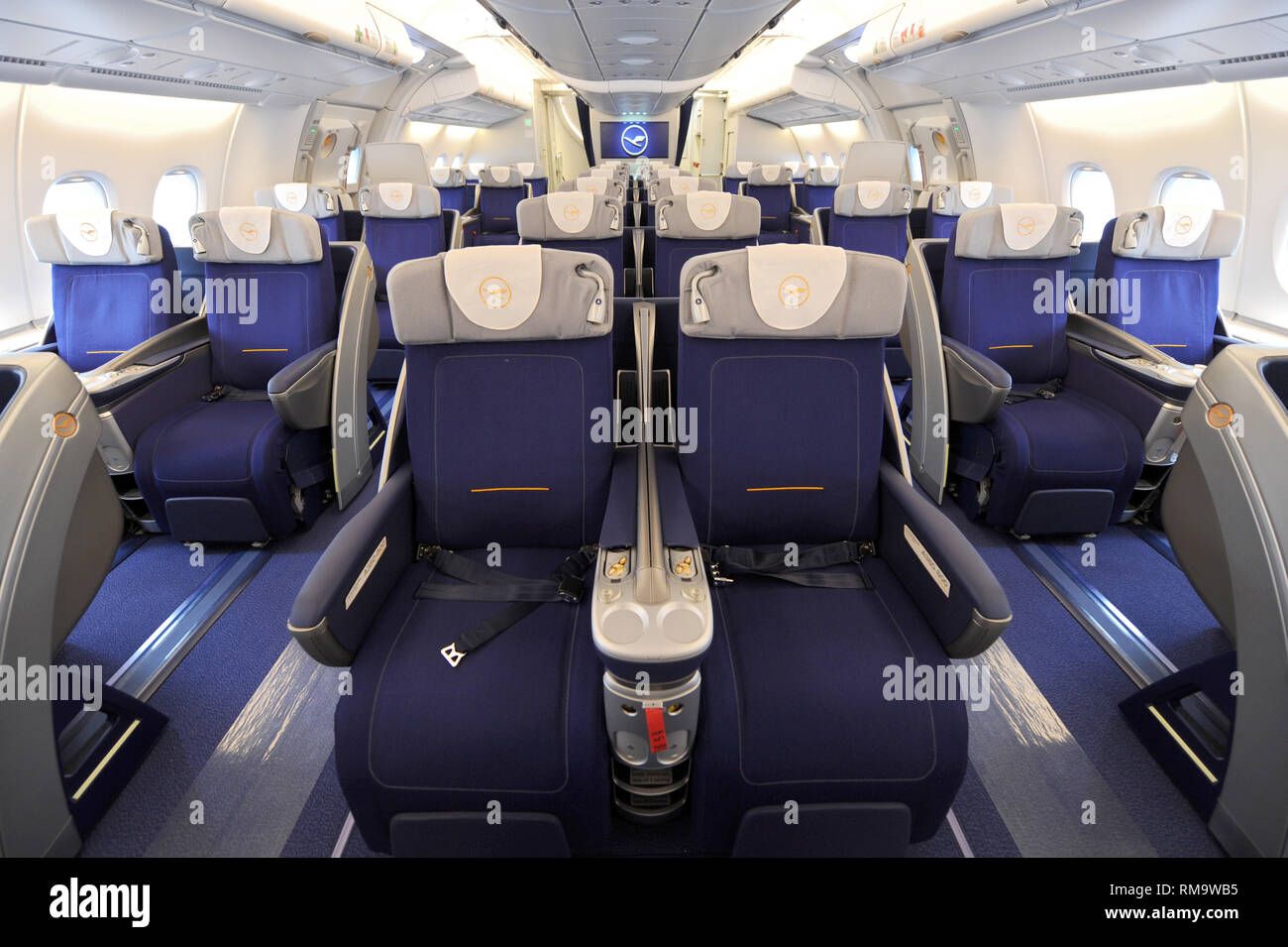 Lufthansa Business Class Stockfotos und -bilder Kaufen - Seite 3 - Alamy