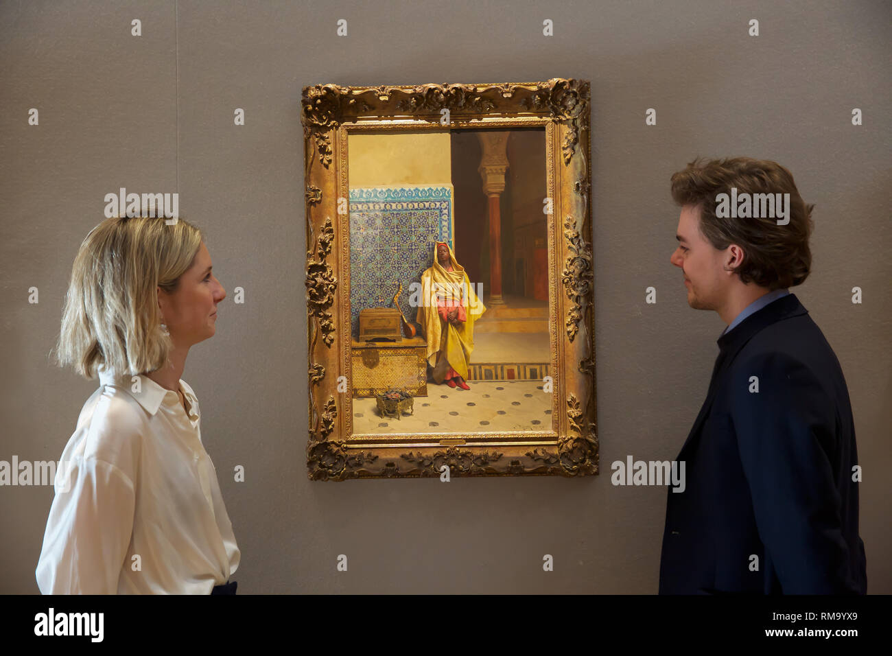 London, Großbritannien. 14 Feb, 2019. Bonhams Fotoshooting für 19. Jahrhundert Verkauf Tisch-studie, viktorianische und Britischen impressionistischer Kunst Platz bei Bonhams New Bond Street. Auf Anzeige: An der Moschee (1895) durch die österreichische Orientalist Maler, Ludwig Deutsch (1885-1935) ist bei £ 300.000-500.000 geschätzt. Die Werke haben in der gleichen privaten Sammlung seit über 50 Jahren. Credit: Keith Larby/Alamy leben Nachrichten Stockfoto