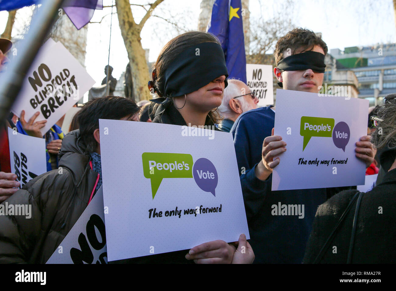 Parliament Square. London, UK, 14. Feb 2019 - Hunderte von Stimmen Unterstützer der Menschen Augenbinden tragen und Plakaten zeigt im Parlament Platz vor der Debatte im Unterhaus protestierte, dass der Brexit deal keine Klarheit und ohne Verschluss über die zukünftigen Beziehungen zwischen Großbritannien und Europa zur Verfügung stellen würde. Credit: Dinendra Haria/Alamy leben Nachrichten Stockfoto