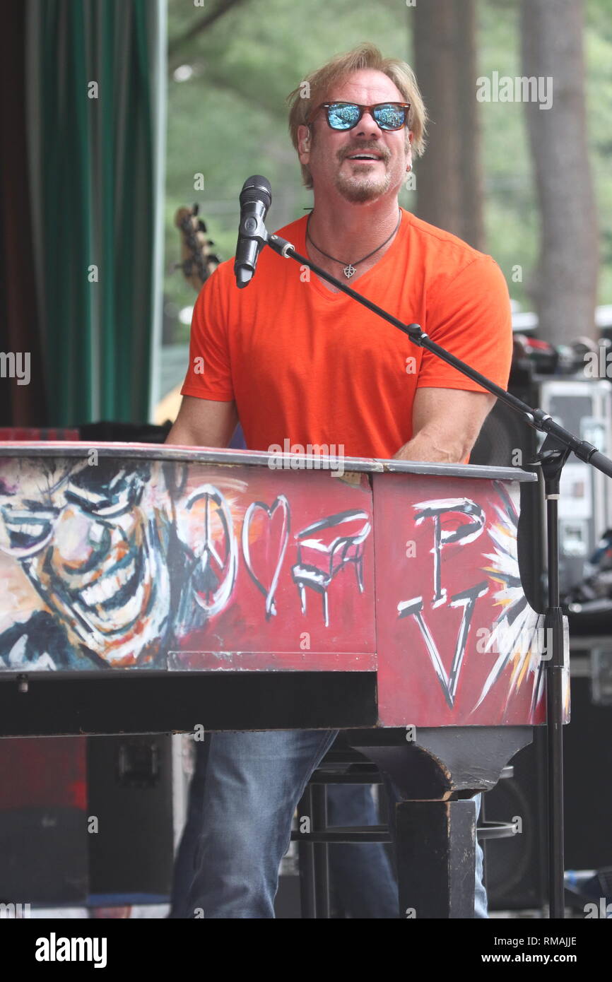 Country Music Artist Phil Vassar wird gezeigt auf der Bühne während einer "live"-Konzert aussehen. Stockfoto