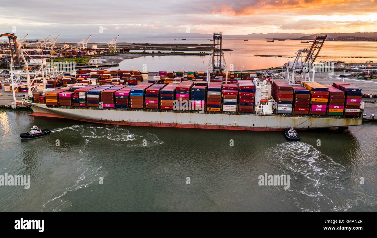 Schiff im Hafen von Oakland, Kalifornien Stockfoto
