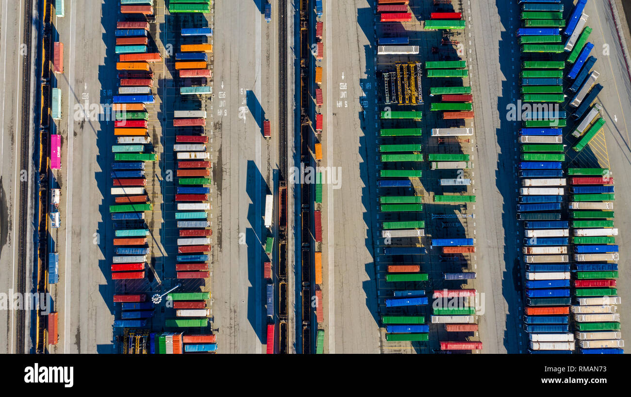 Container im Hafen von Oakland, Kalifornien, USA Stockfoto