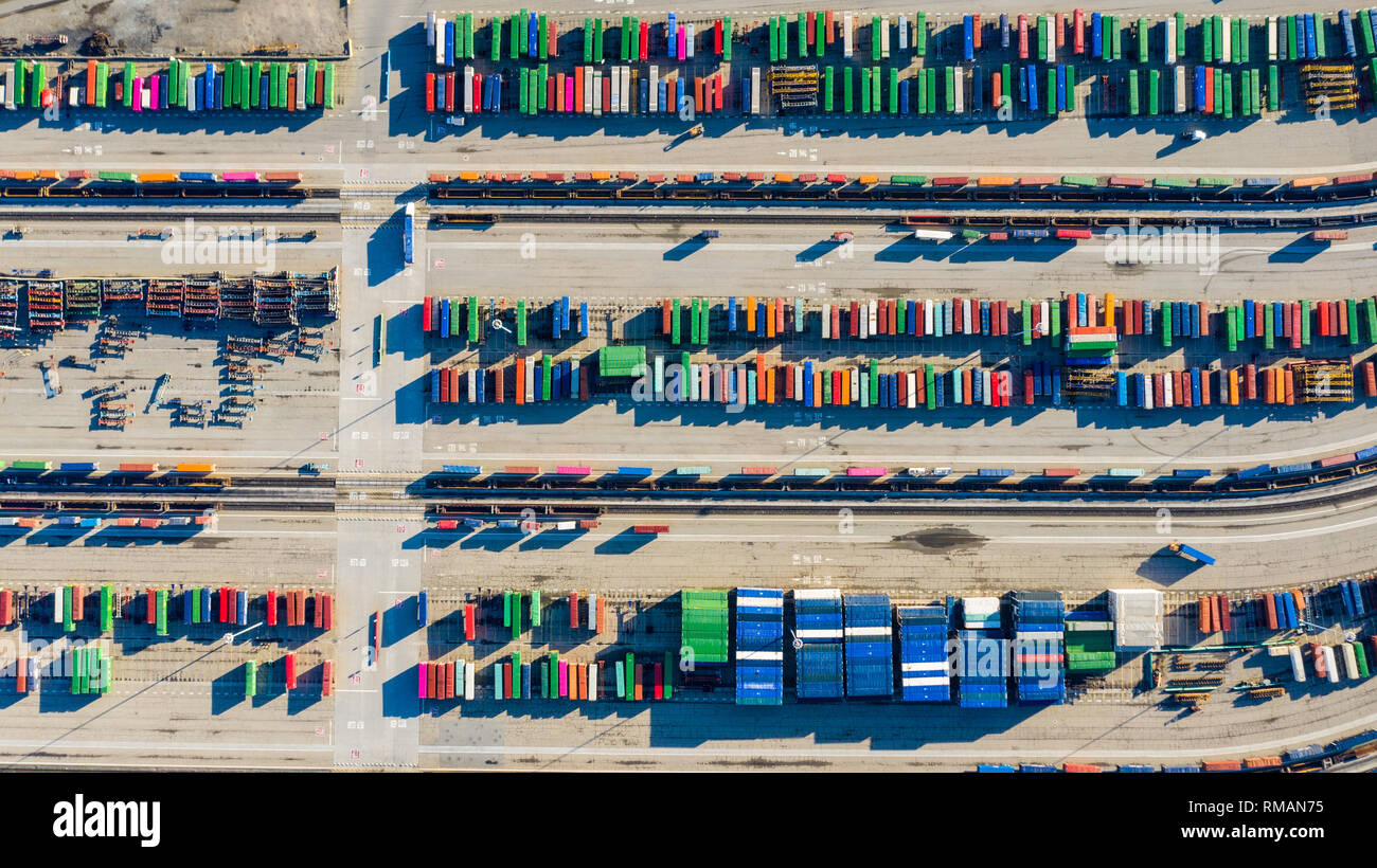 Container im Hafen von Oakland, Kalifornien, USA Stockfoto